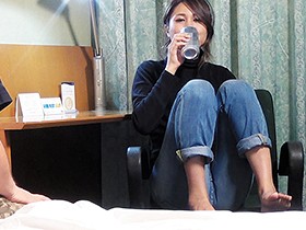 密着カメラを担当するADの正体はナンパ師！新人女優を撮影の合間に口説き落としホテルに呼び出しプライベートSEX　サンプル画像07